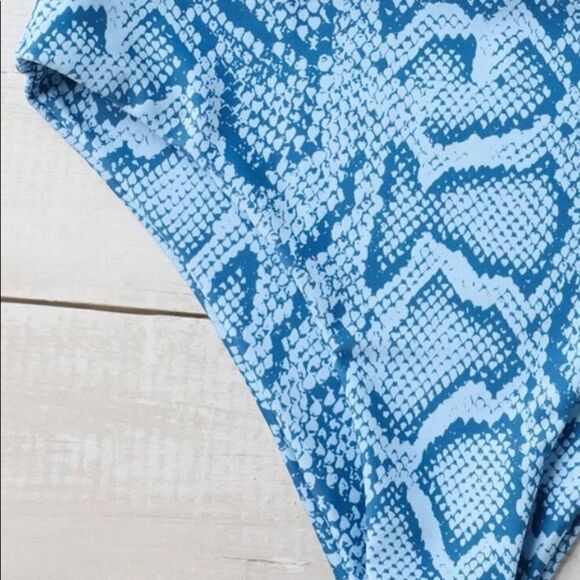 Snakeskin Cut Out One Shoulder Bikini Swimsuit - Picture 5 of 8